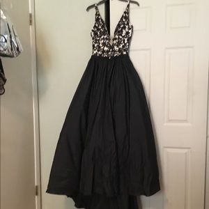 Formal full length gown brand new never worn’